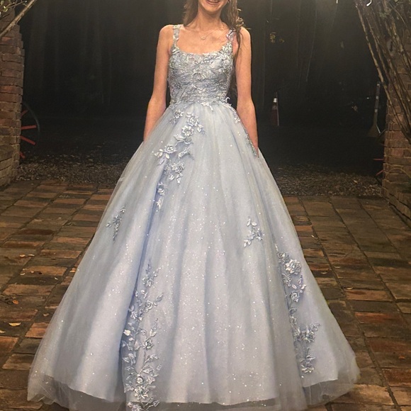 Junior quinceañera dress - Picture 2 of 4